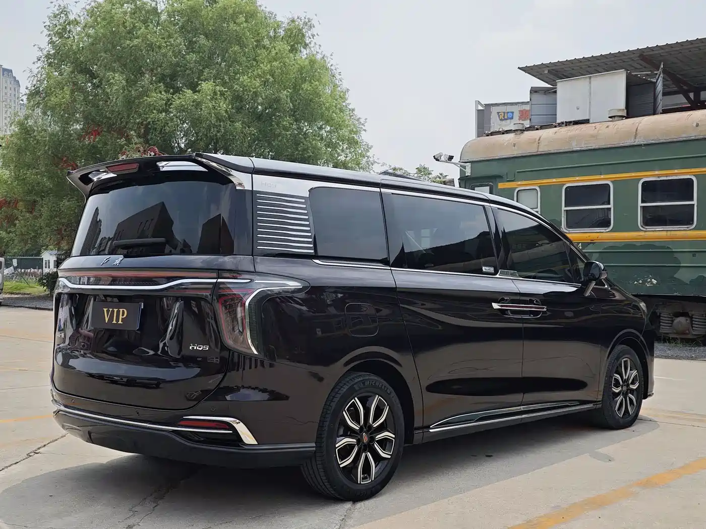 Hongqi HQ9 2023 2.0T Smart Connect Flag Enjoy Edition фото 18