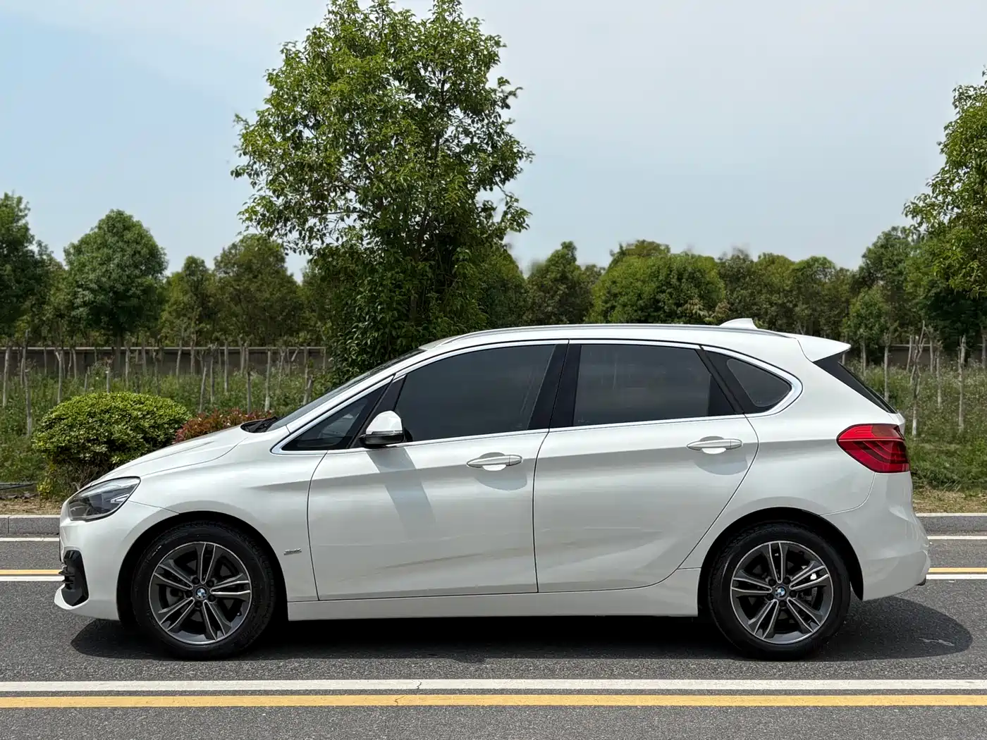 BMW 2 Series Touring 2018 218i M Sport Package фото 3