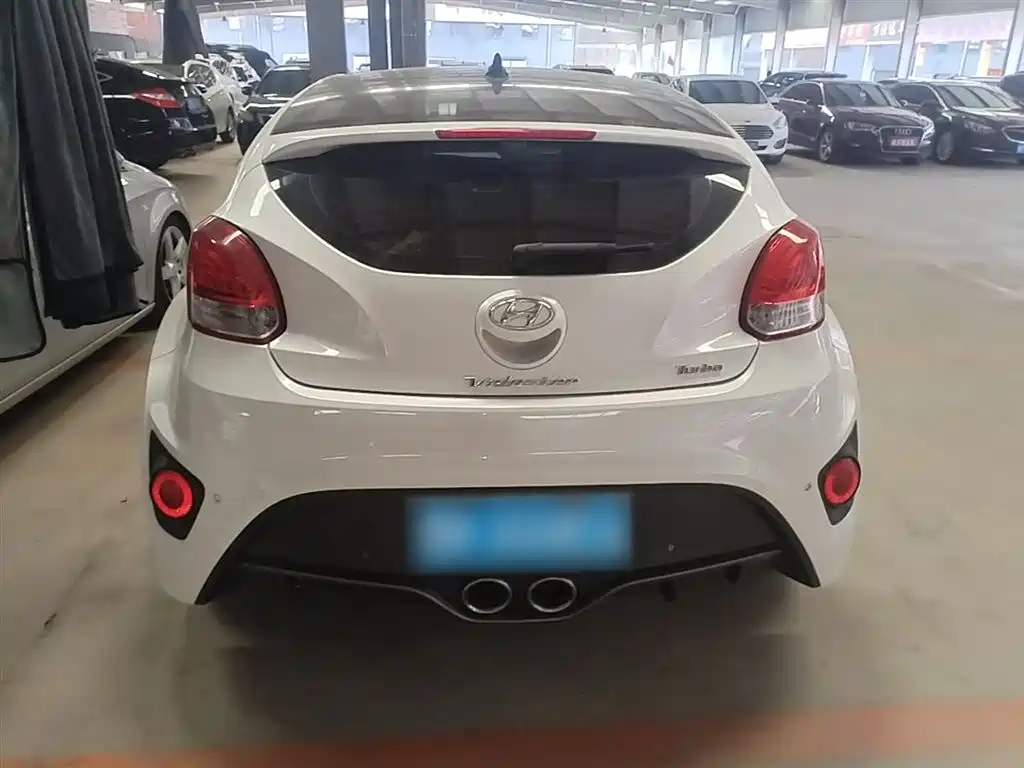 Hyundai Veloster 2015 1.6T Automatic Luxury Edition фото 6