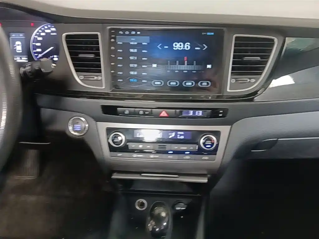 Hyundai Mistra 2014 1.8L Auto Smart GLS фото 13