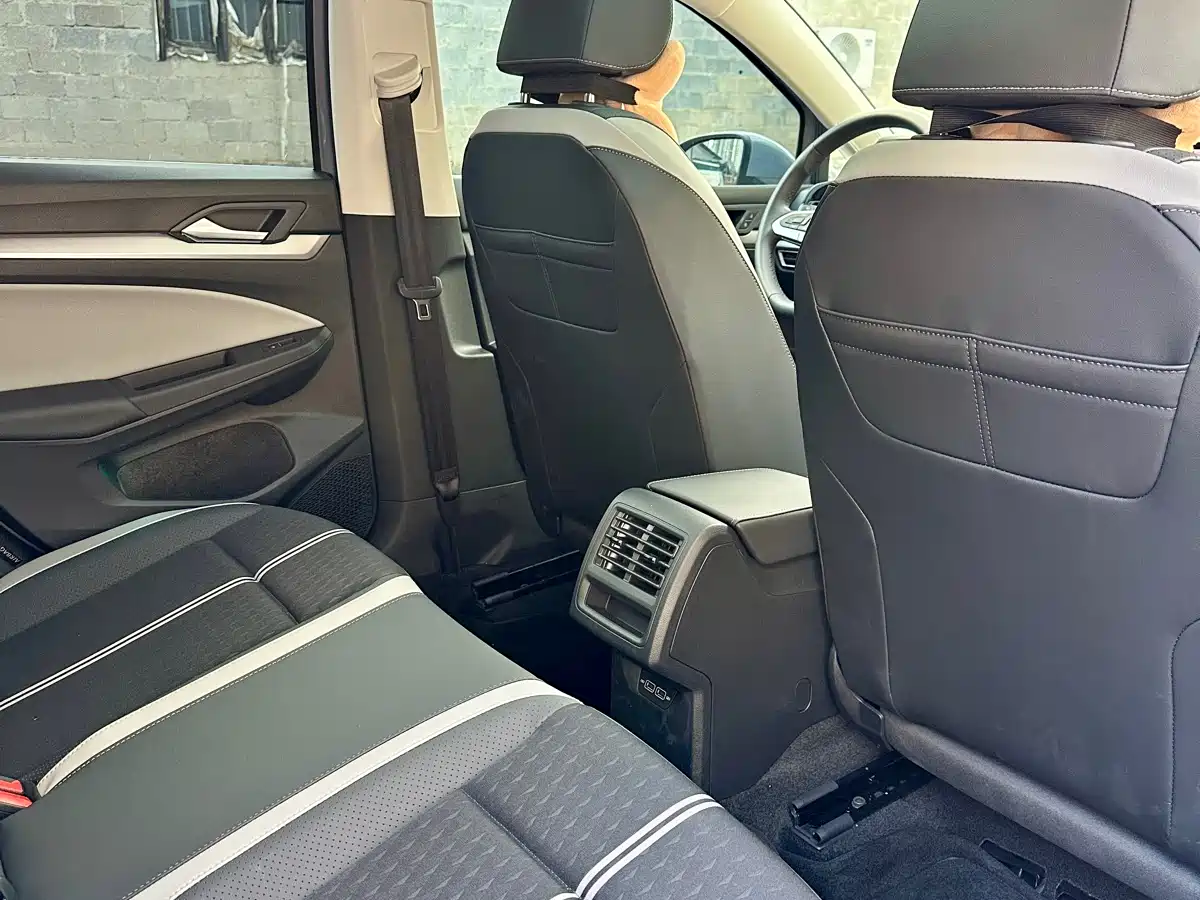 Volkswagen Golf 2026 300TSI Pro фото 11