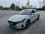 Фото 1 - Hyundai Elantra