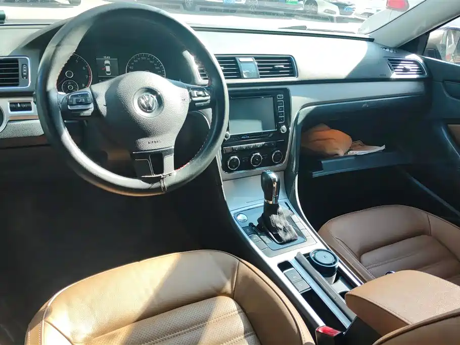 Volkswagen Passat 2014 1.8TSI DSG Executive Edition фото 12