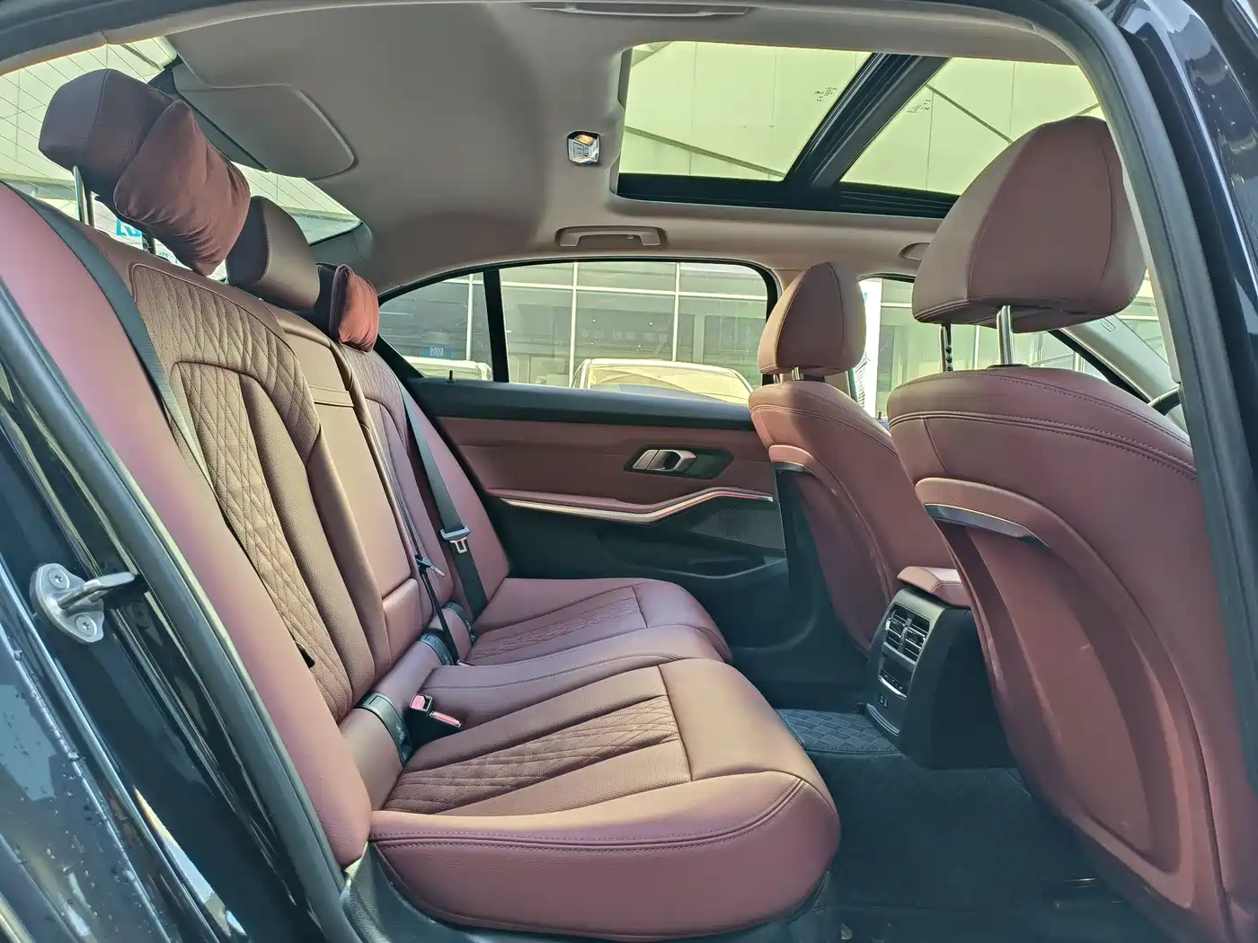 BMW 3 Series 2025 325Li M Sport Package фото 7