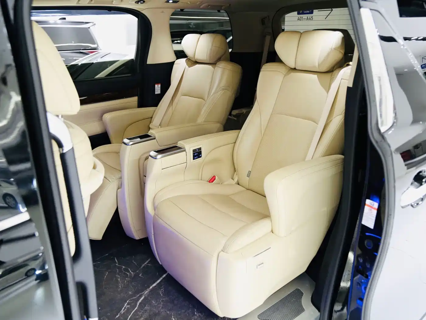 Фото 11 - Toyota Alphard