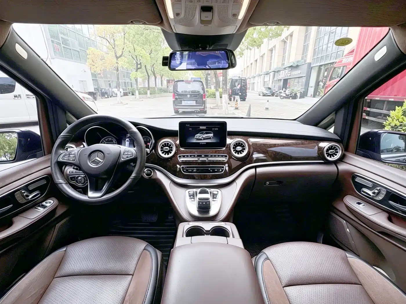 Mercedes-Benz V-Class 2018 V 260 L Premium Long Wheelbase Edition China VI фото 4