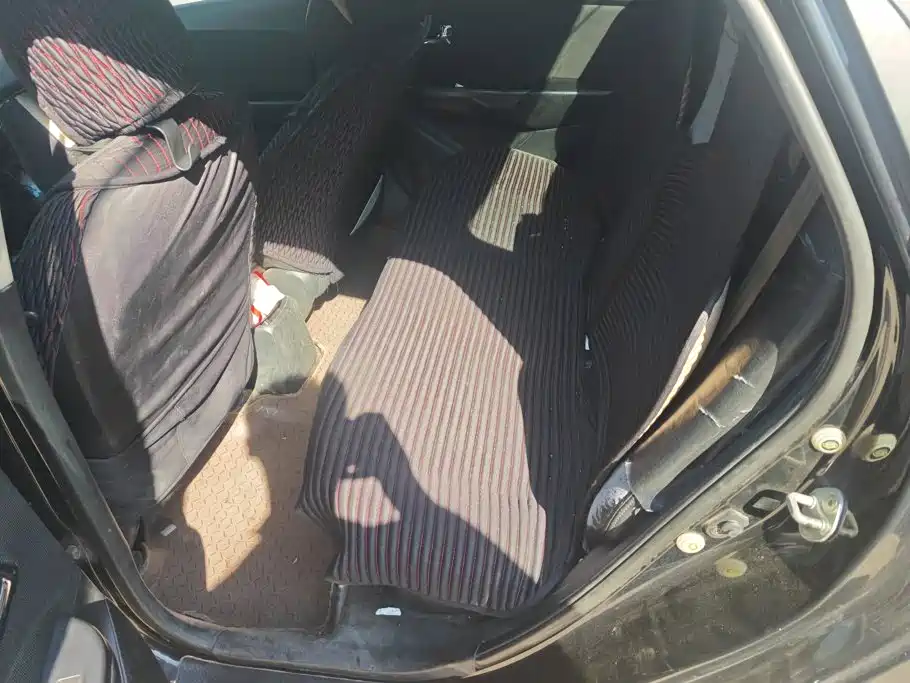 Kia K2 2013 2012 Sedan 1.4L MT GLS Commemorative Edition