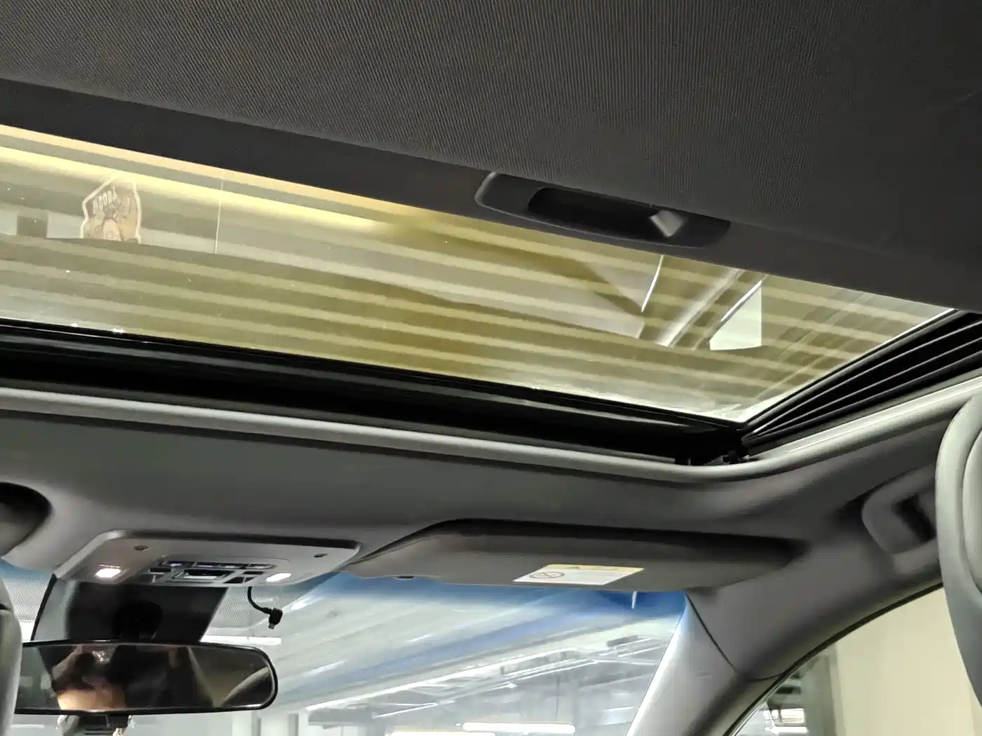 Toyota Avalon 2023 Hybrid 2.5L Luxury Edition фото 14