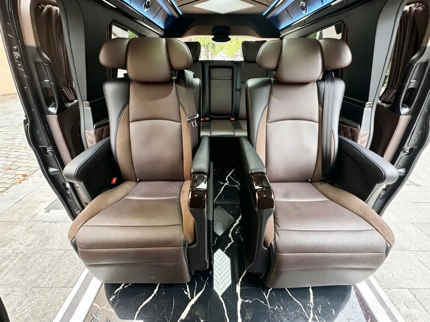 Mercedes-Benz V-Class 2018 V 260 L Premium Long Wheelbase Edition China VI фото 6