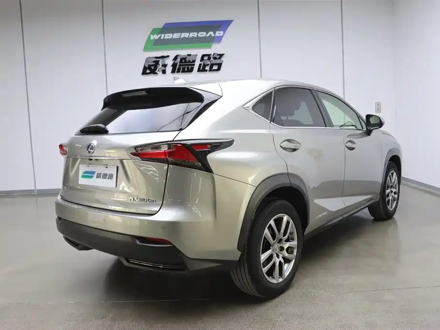 Lexus NX 2015 300h AWD F SPORT фото 4
