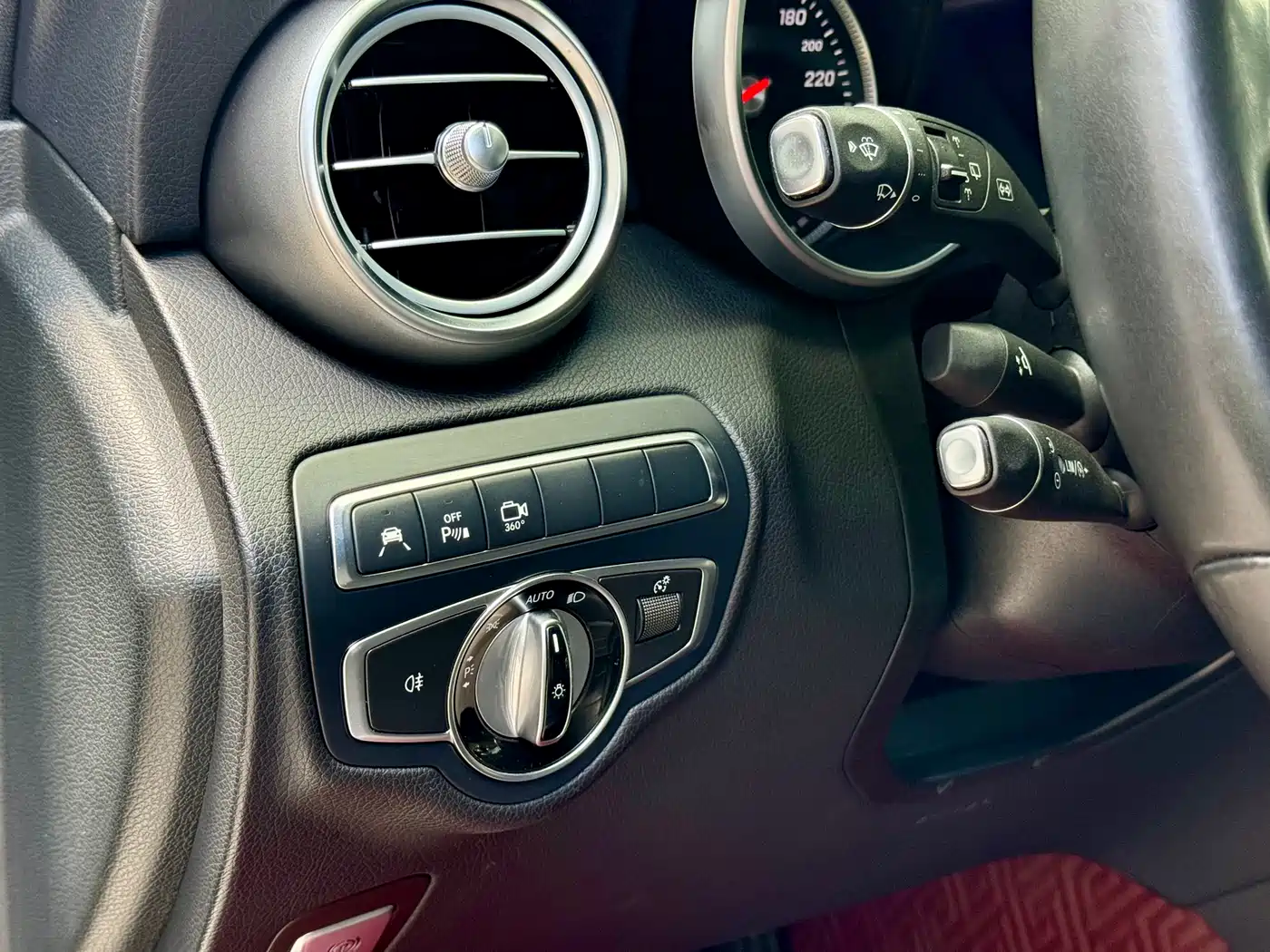 Mercedes-Benz GLC 2017 GLC 300 4MATIC Dynamic фото 32