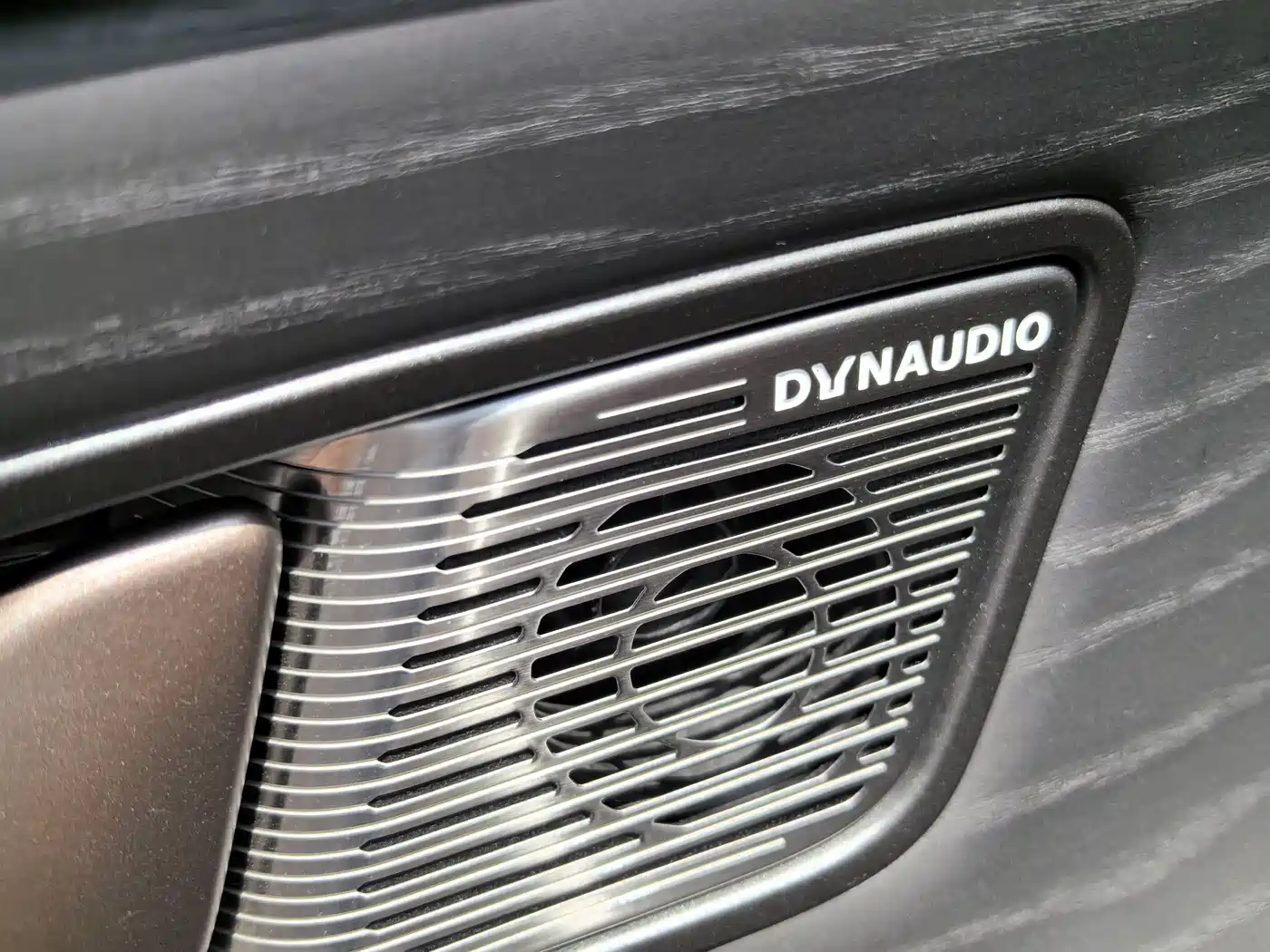 Denza D9 2022 DM-i 970 AWD Flagship фото 9