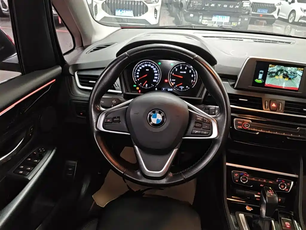 BMW 2 Series Touring 2018 218i M Sport Package фото 11