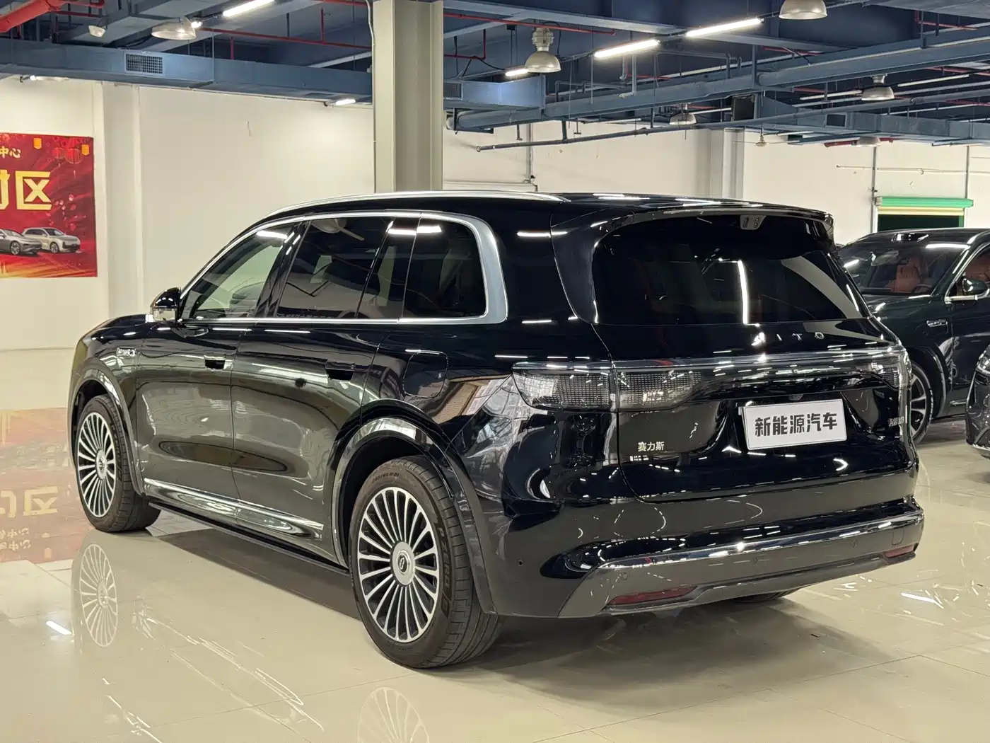 AITO Wenjie AITO M8 2025 Extended Range Ultra 53.4kWh 6-Seater фото 4