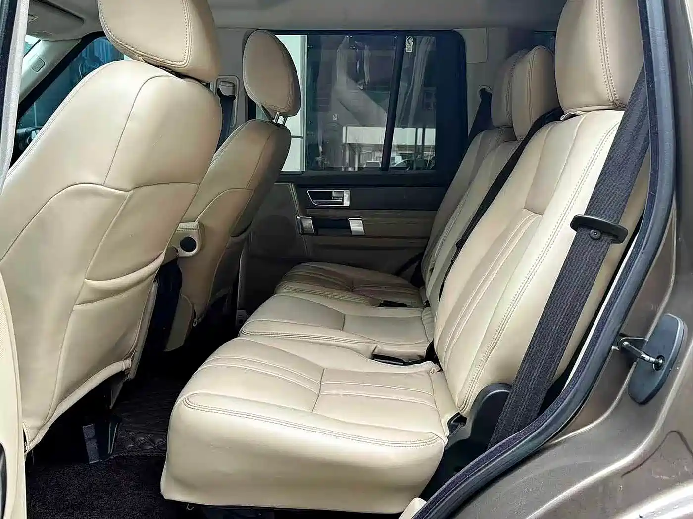 Land Rover Discovery 2014 3.0 SDV6 HSE Diesel фото 6