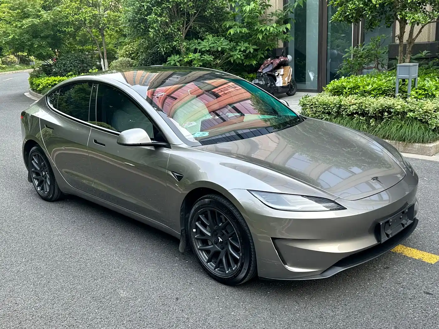 TESLA MODEL 3