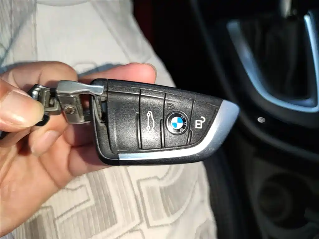 BMW 2 Series Touring 2016 218i Leading фото 9