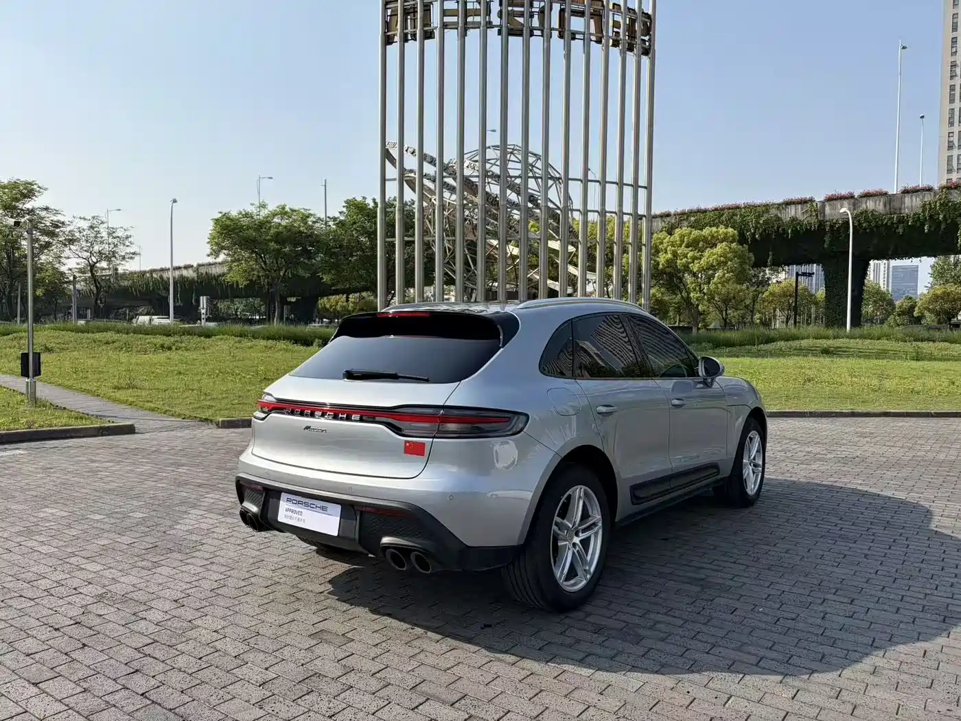 PORSCHE MACAN