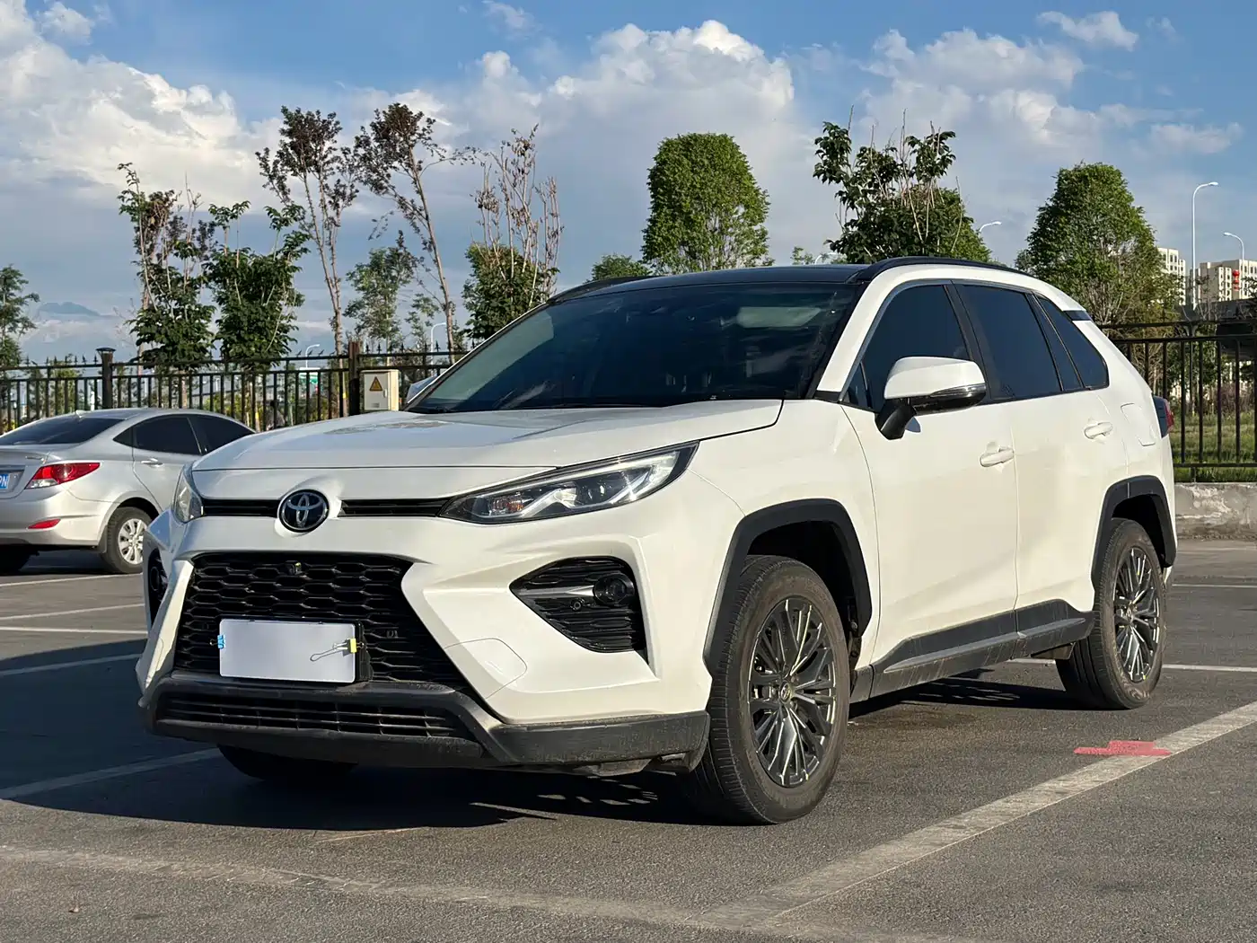 Toyota Wildlander 2024 2.0L CVT 2WD Luxury PLUS Edition