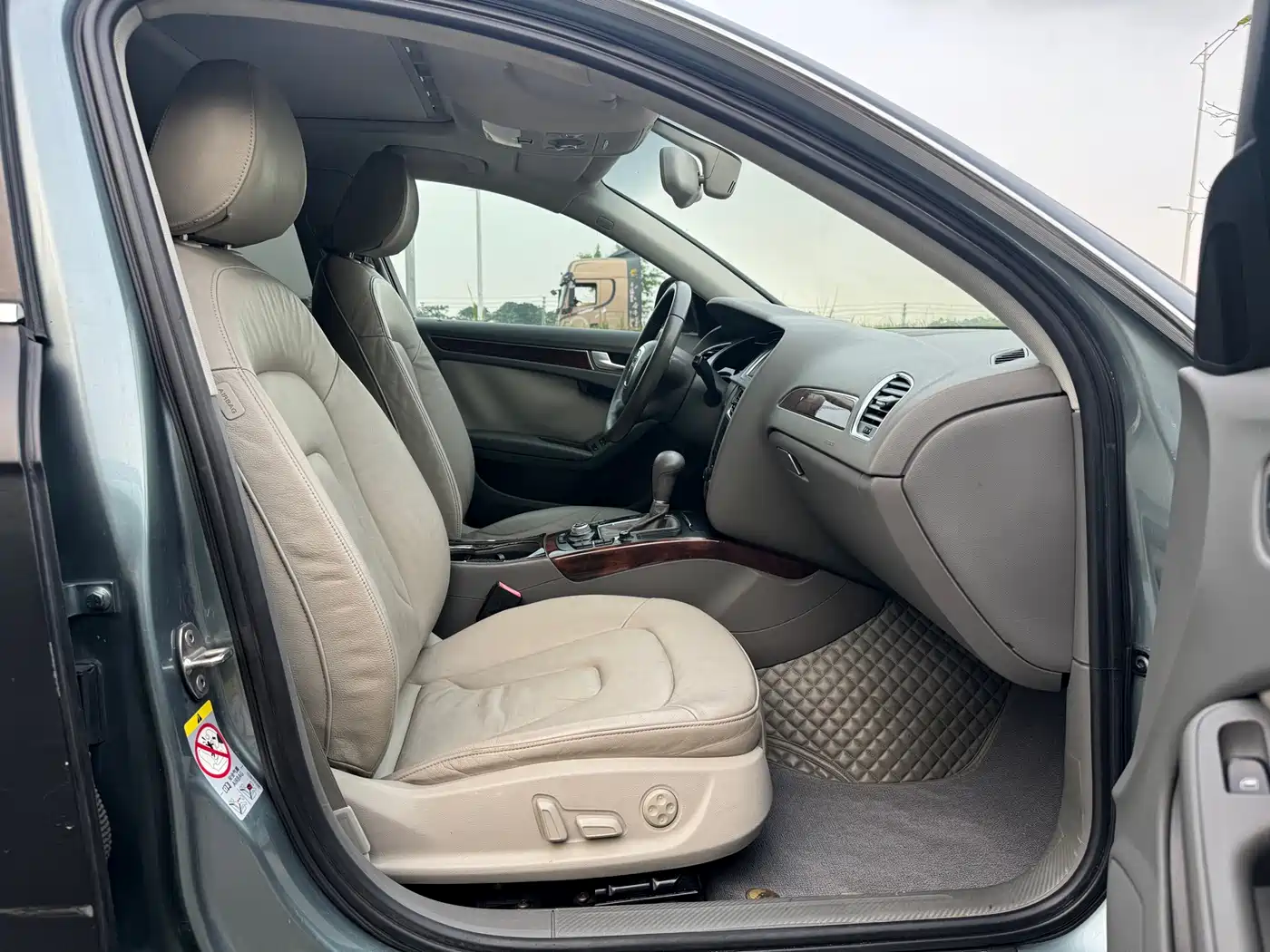 Audi A4L 2010 2.0 TFSI Comfort фото 6