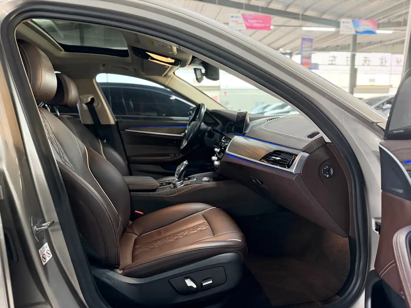 BMW 5 Series New Energy 2020 530Le Luxury Package фото 16