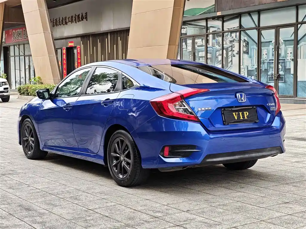 Фото 16 - Honda Civic