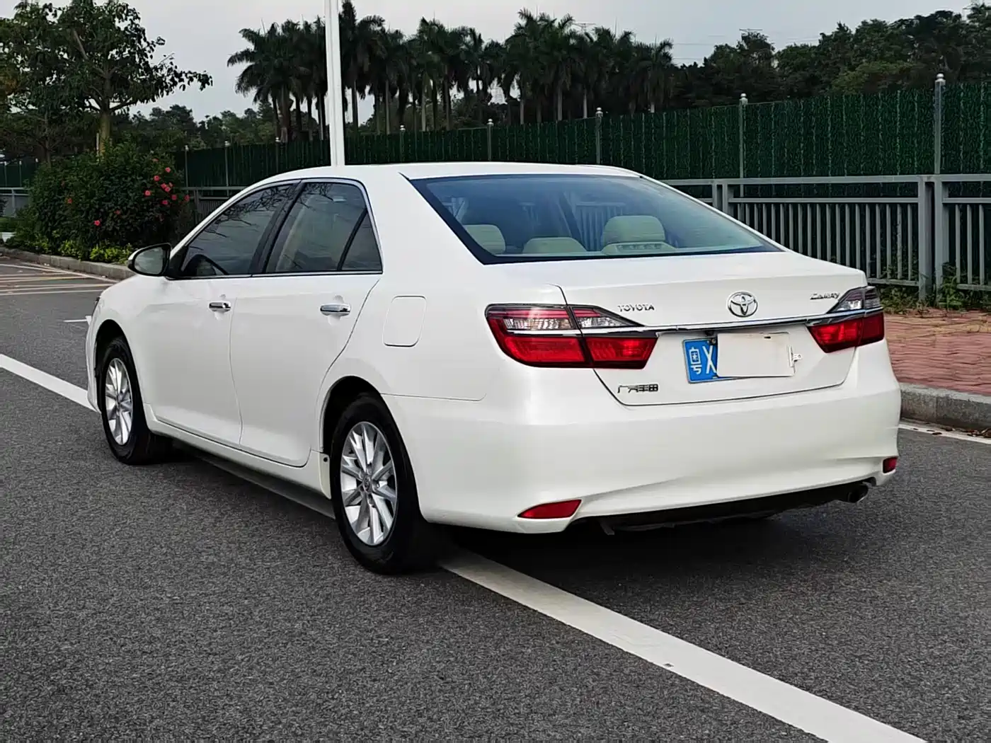 Toyota Camry 2015 2.0E Elite Edition фото 5