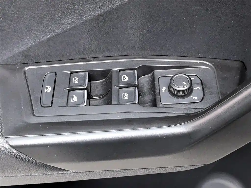 VOLKSWAGEN T ROC EXPLORING SONGS