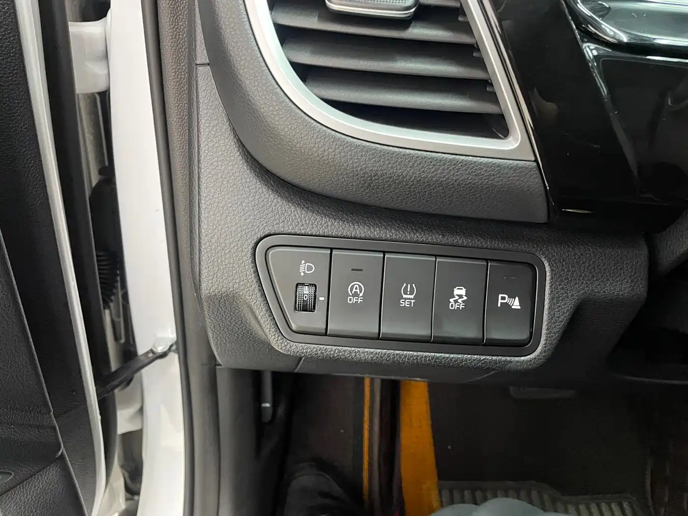 Kia Seltos 2023 1.5L CVT Luxury Edition фото 16