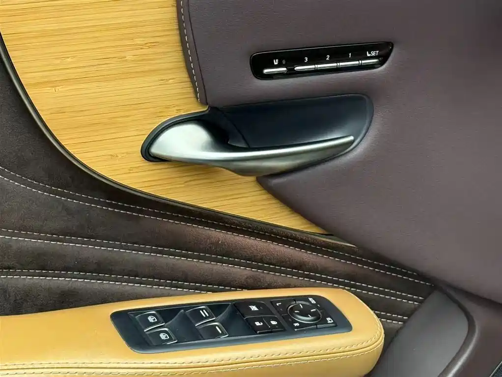 Lexus LS 2018 500h Luxury Edition China V фото 13