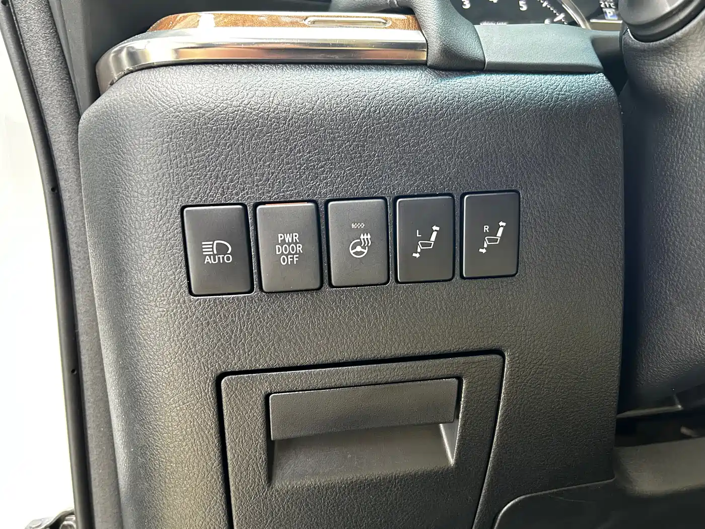 Toyota Alphard 2015 3.5L Premium Edition фото 9