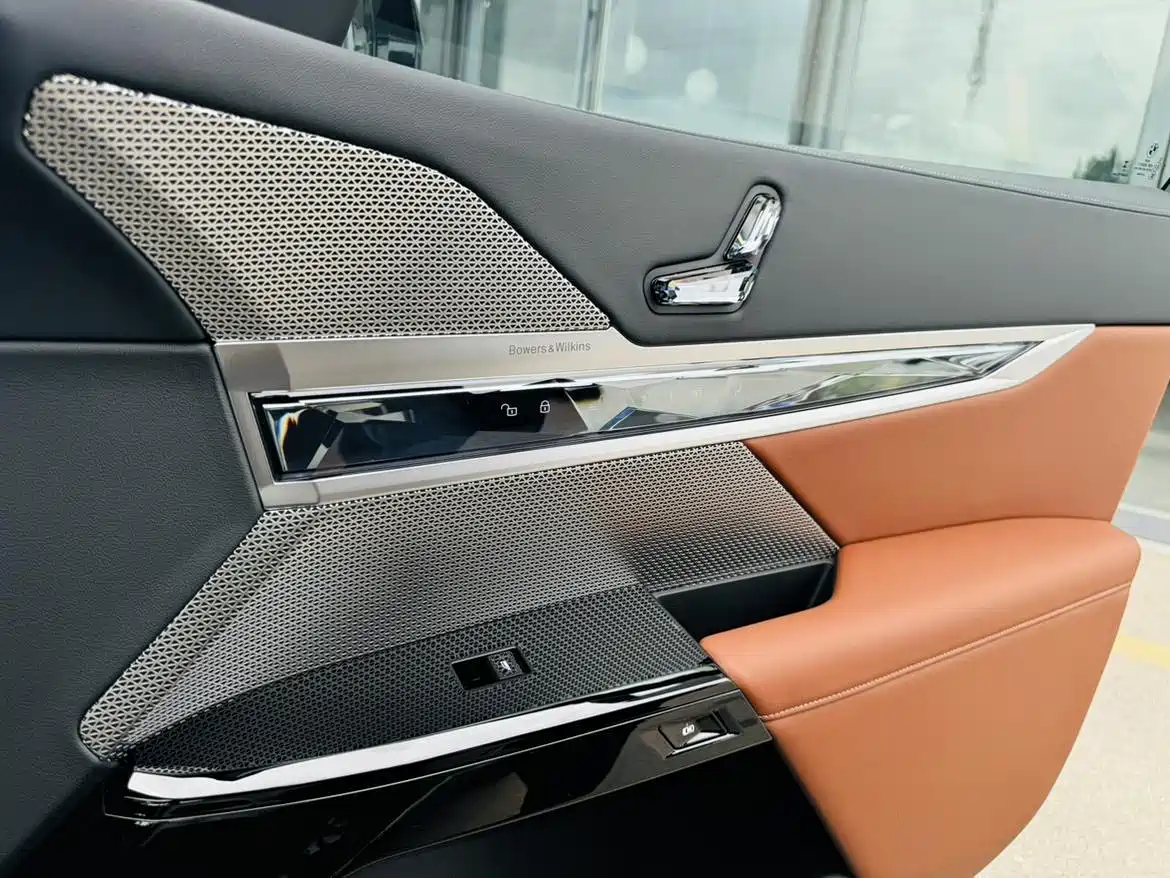 BMW 7 Series 2023 740Li Exclusive M Sport Package фото 29