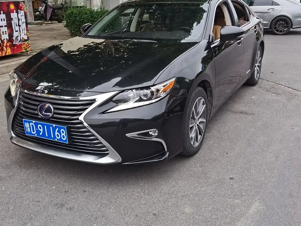 Lexus ES 2015 300h Comfort Edition