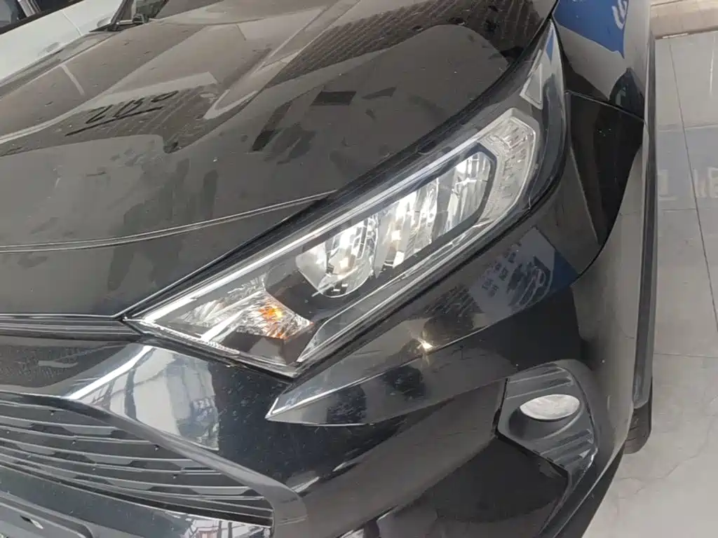 Фото 24 - Toyota RAV4