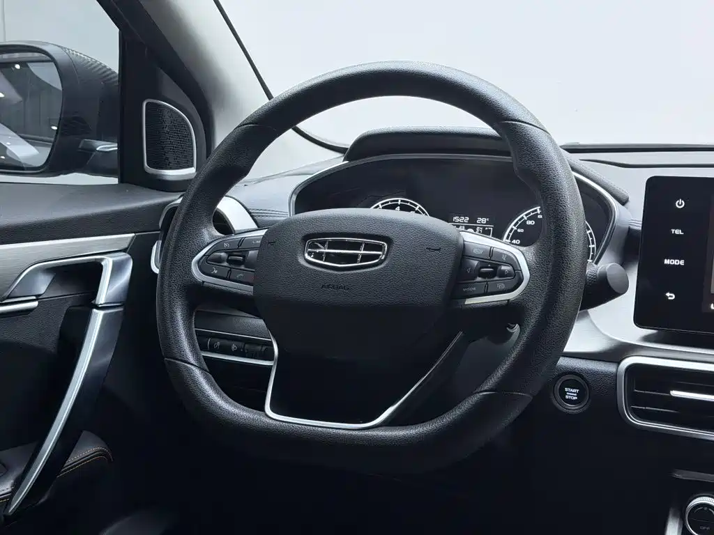 Фото 11 - Geely Binyue
