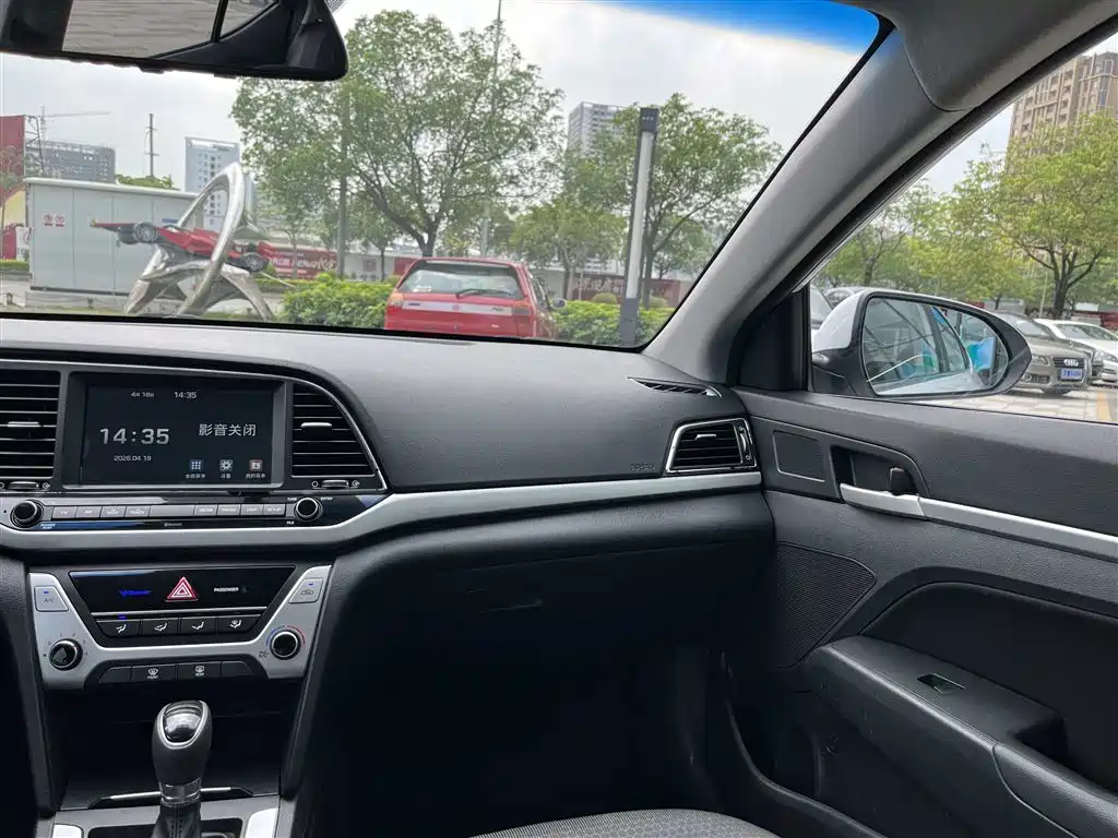 Hyundai Elantra 2016 Model 1.6L Automatic Smart Elite фото 21