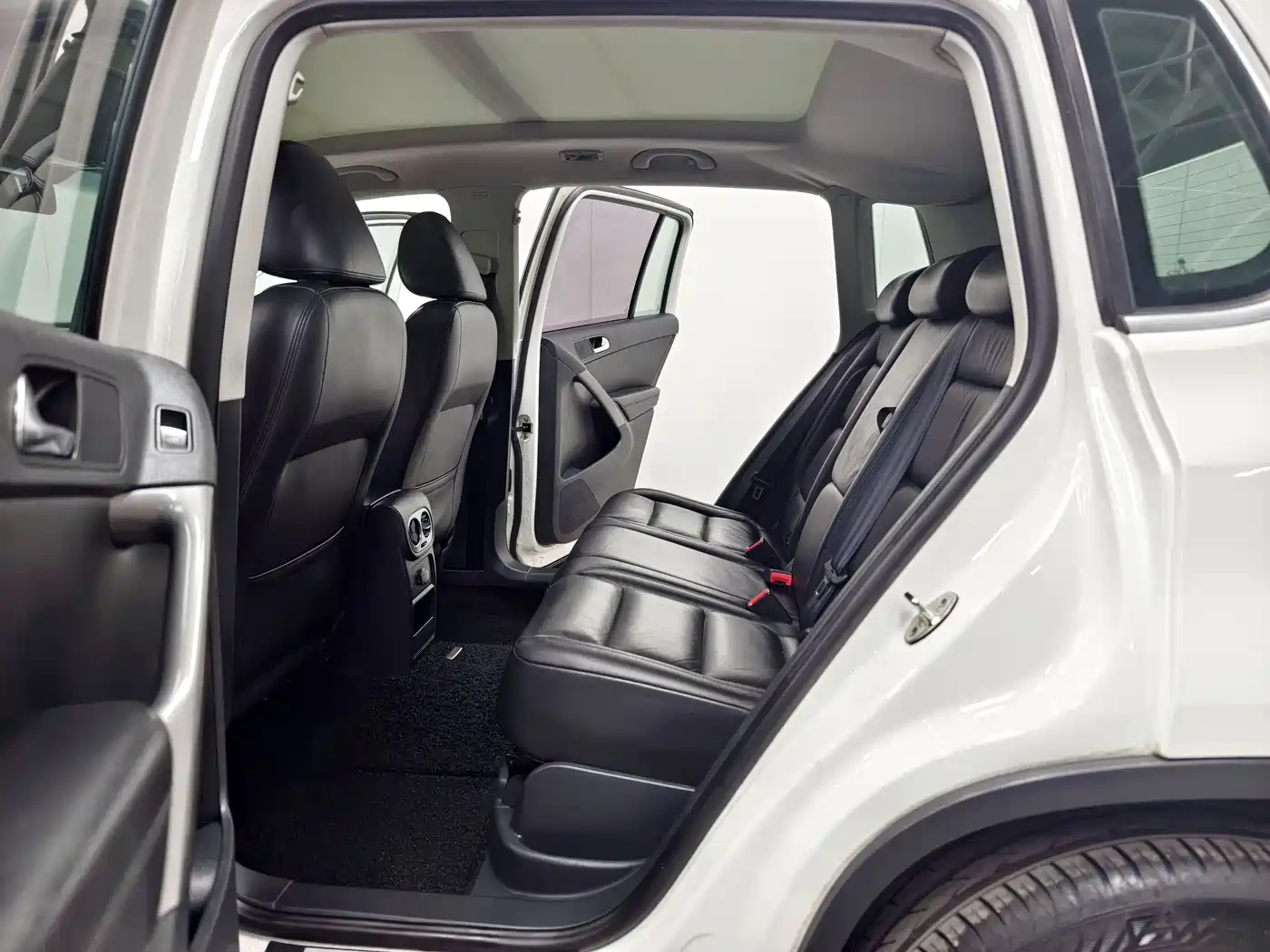 Volkswagen Tiguan 2010 1.8TSI Automatic 2WD Elite фото 13