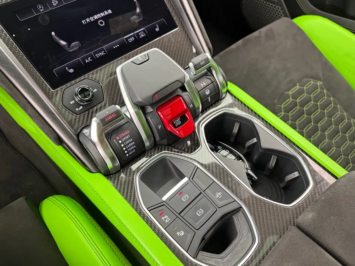 Фото 8 - Lamborghini Urus