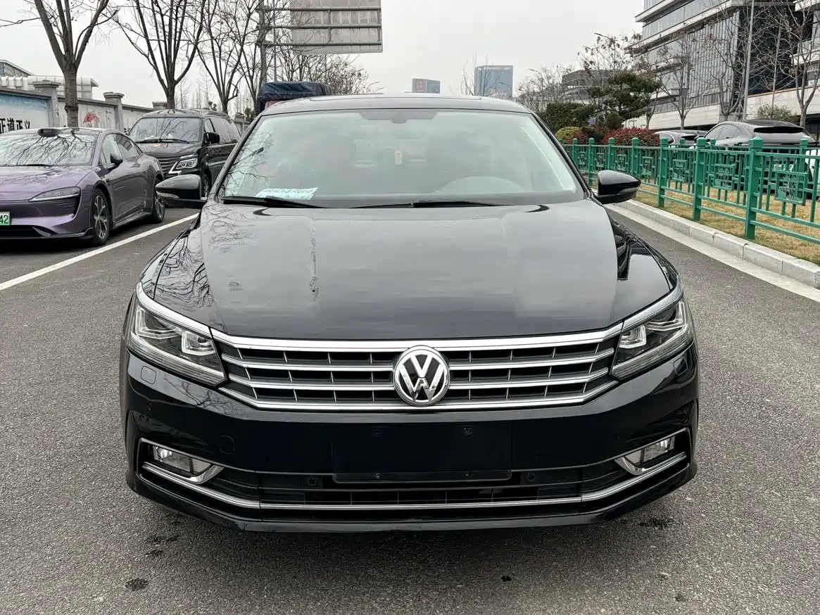 Volkswagen Passat 2017 330TSI DSG Luxury фото 2