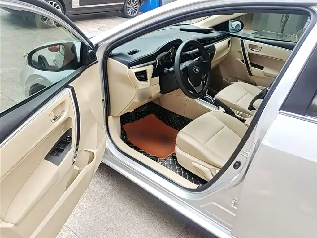 Toyota Corolla 2014 1.6L CVT GL-i фото 16