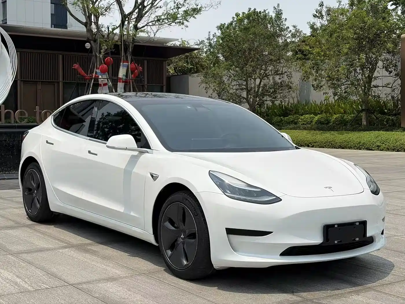TESLA MODEL 3