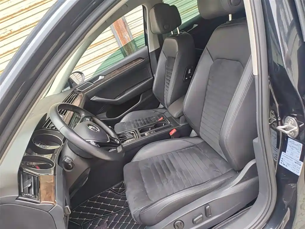 Volkswagen Magotan 2018 330TSI DSG Luxury фото 15