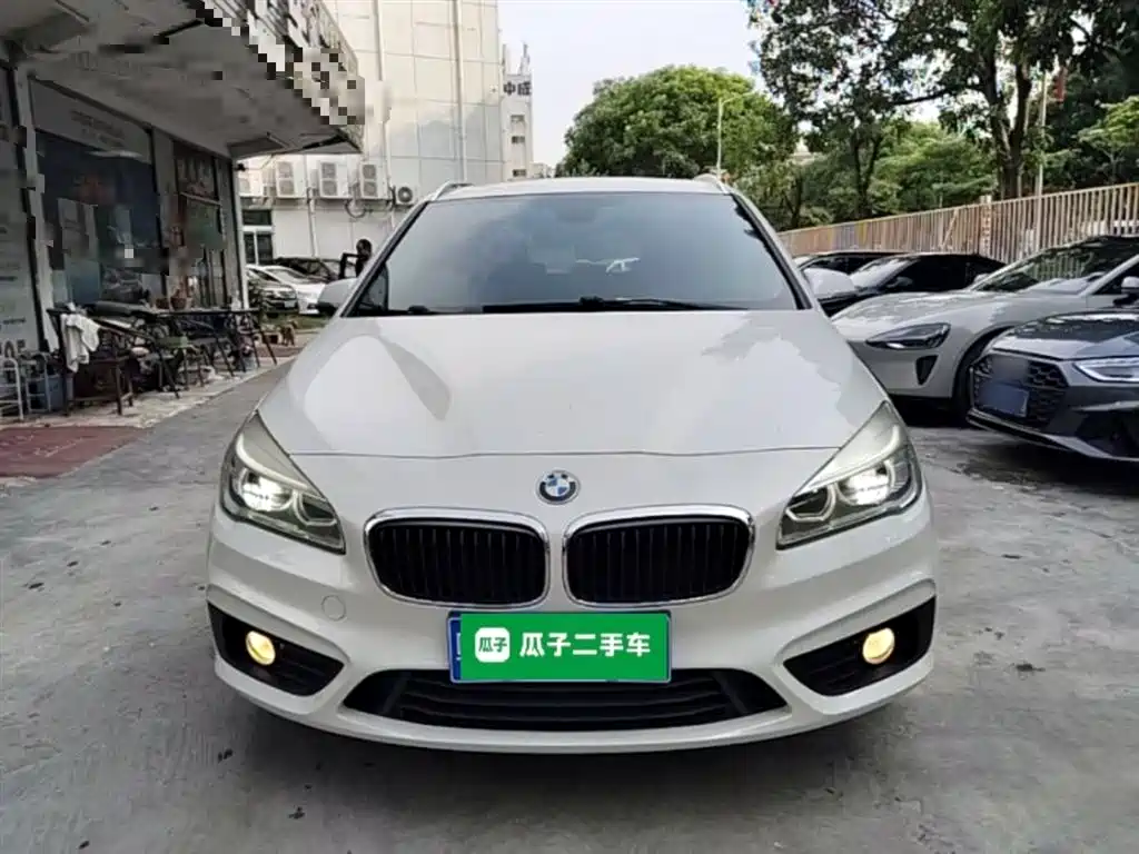 BMW 2 Series Touring 2016 220i Leading Model фото 3