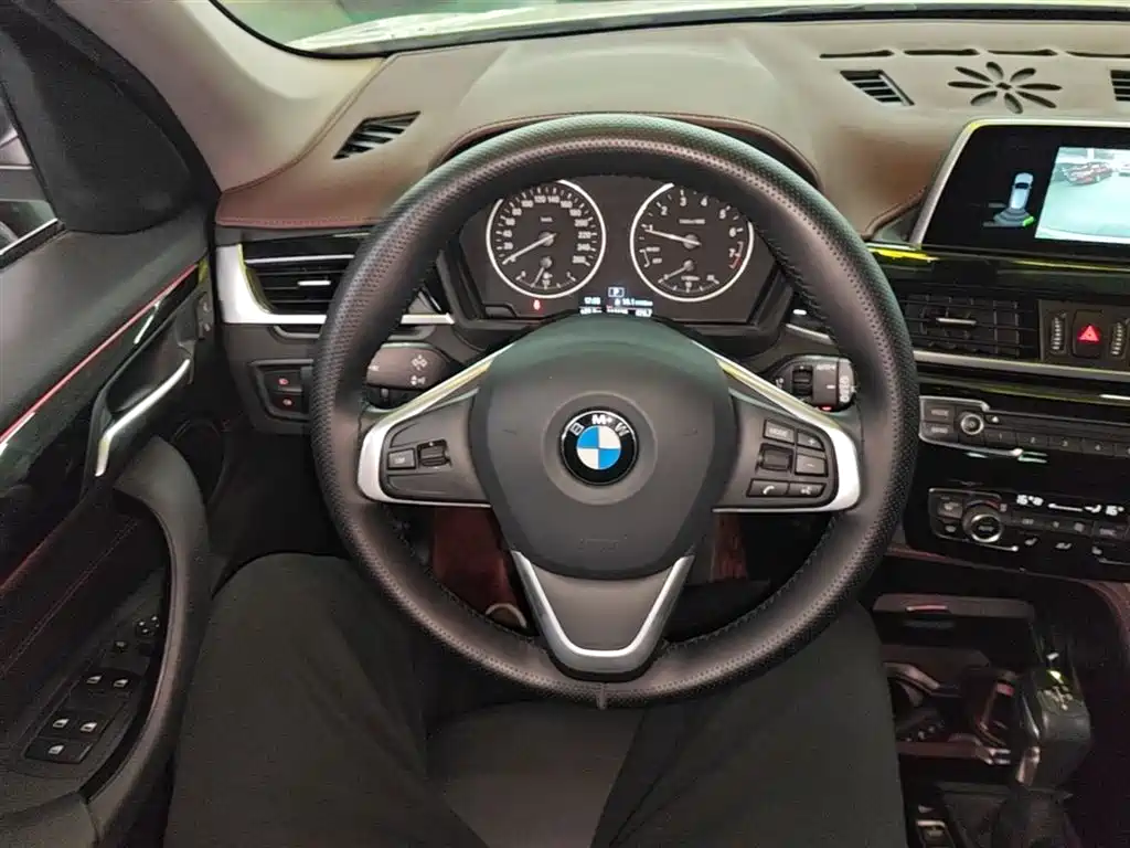 BMW X1 2018 xDrive20Li Premium Model фото 11