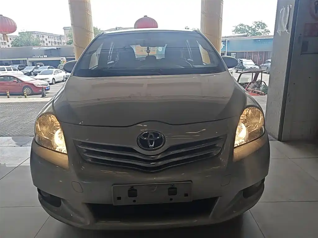 Toyota E'Z 2014 Xingyao 180E CVT Elite фото 3