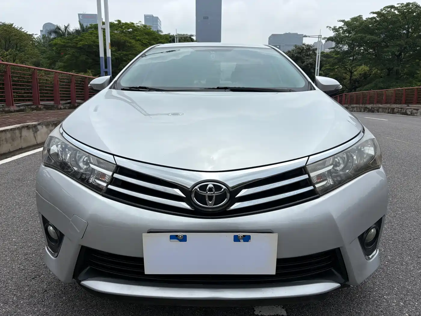 Toyota Corolla 2014 1.6L CVT GL фото 3