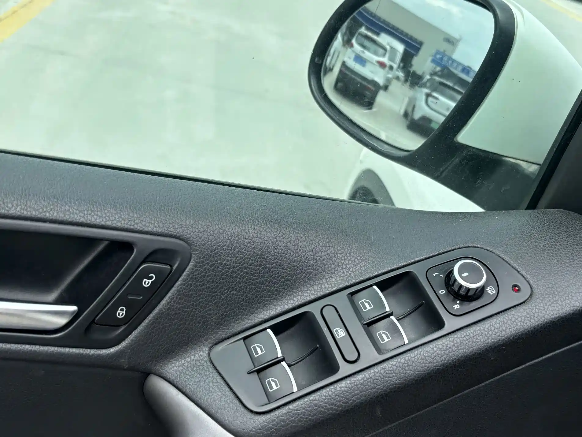 Photo 8 - Volkswagen Tiguan