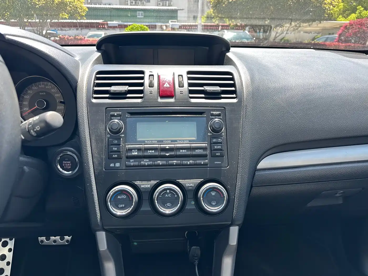 Subaru Forester 2013 2.5i Automatic Premium Edition фото 32