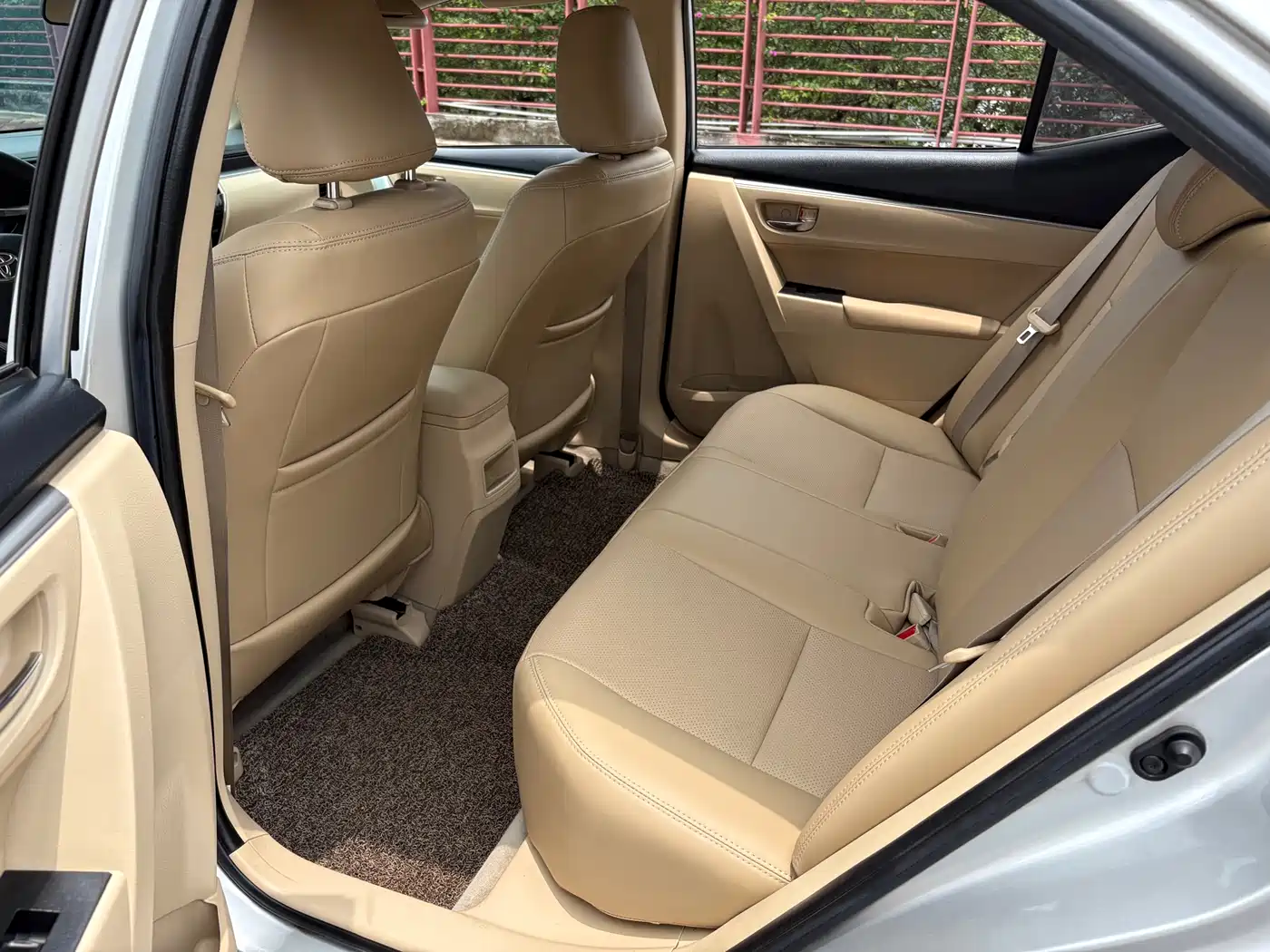 Toyota Corolla 2014 1.6L CVT GL фото 15