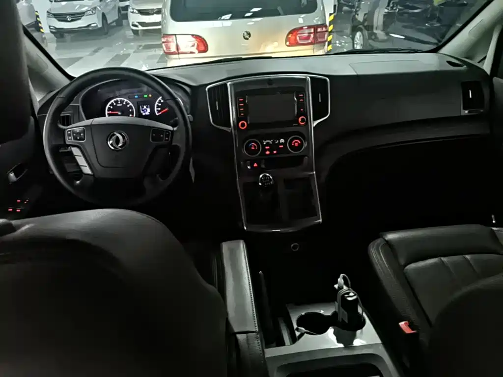 Dongfeng Fengxing Lingzhi PLUS 2021 2021 2.0L Manual Luxury 7-Seater